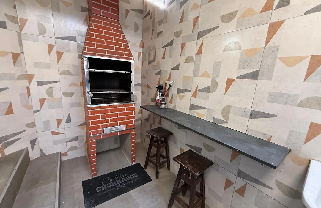 TRIPLEX piscina churrasqueira lava e seca Wi-Fi e 2 TVs em Condomínio com 90m2 no centro de Ubatuba-1