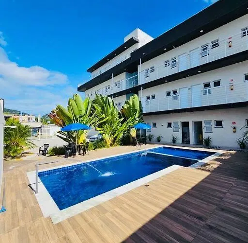 Loft 16 e 05 - Maranduba com piscina próximo a praia
